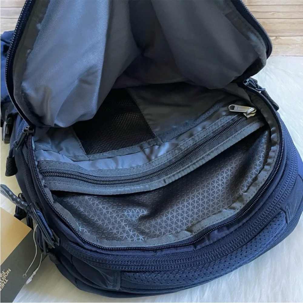 The North Face Unisex Borealis 28 Liter Backpack In Summit Navy